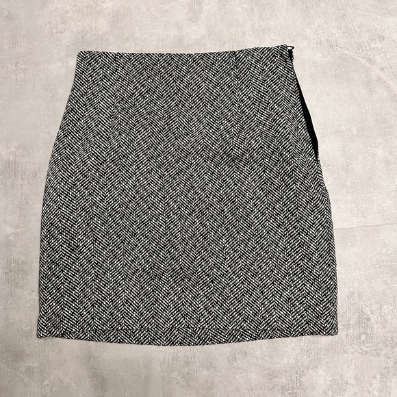 Cute short skirt for winter - Picture 1 of 2